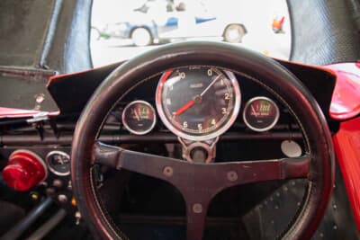 アバルト 3000SP：イエガーメーターは1万rpmまで刻まれる。今回は7000rpmをレブリミットとしている