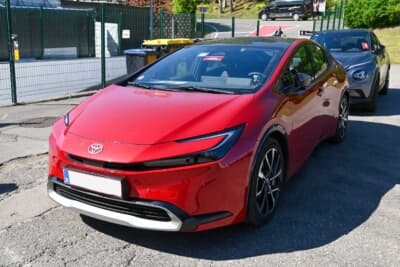 ベルギーにはトヨタの欧州本社があるからか、トヨタ車が多いです。新型プリウスをドイツでまだ実車を見かけたことはありませんが、スパ・フランコルシャンのパドックで発見
