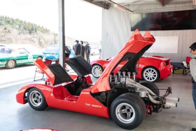 アバルト 3000SP：マリオ・コルッチ技師の設計した鋼管スペースフレームに、ルチアーノ・フォッキ技師の手がけたV型8気筒DOHCエンジンを搭載した