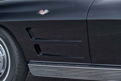 13万7500ドル（邦貨換算約1990万円）で落札されたシボレー「コルベット C2スプリットウインドウ」（C）Courtesy of RM Sotheby's