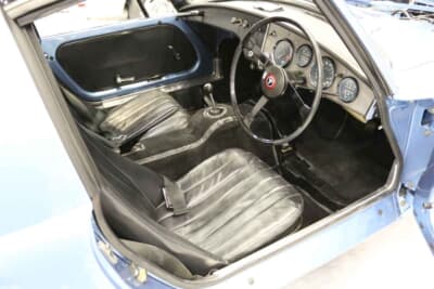 トヨタ スポーツ 800:ヒーター付きなので、1年を通じて楽しく乗ることができる