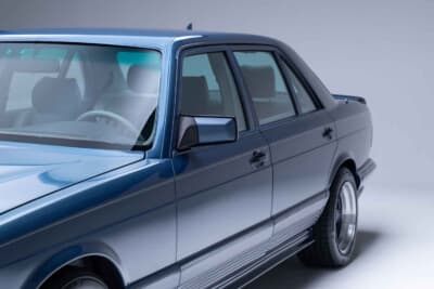 メルセデス・ベンツ「500SEL 5.0 AMG ブルーベリー」（C）Courtesy of RM Sotheby's