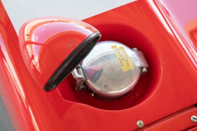 アバルト 3000SP：給油口はフロントフェンダーの上に備わる