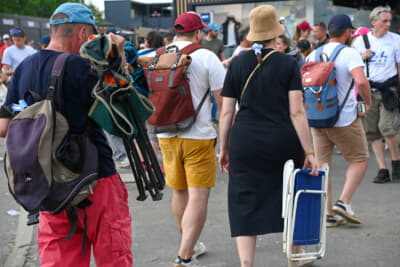 ル・マン24時間レースの必需品の折り畳みイス。しかし持ち歩きにはかなり重いですよね