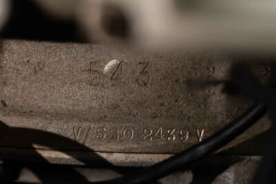 28万625ユーロ（邦貨換算約4620万円）で落札されたアストンマーティン「V8 ヴァンテージ オスカー・インディア」（C）Courtesy of RM Sotheby's