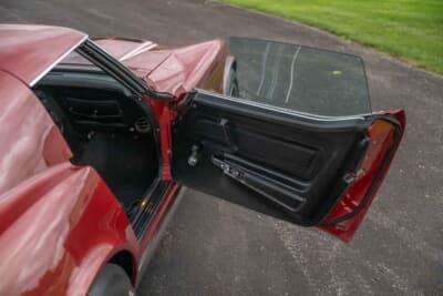 6万500ドル（邦貨換算約890万円）で落札されたシボレー「コルベット LT-1」（C）Courtesy of RM Sotheby's