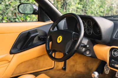 16万6750ユーロ（邦貨換算約2740万円）で落札されたフェラーリ「F355」（C）Courtesy of RM Sotheby's