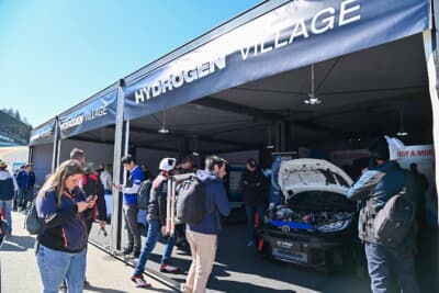 水素カーブースにはTOYOTA GAZOO Racingのヤリスも展示されていました