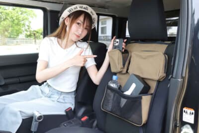 スズキ ジムニー ノマド：スマートフォンを入れるのにジャストなサイズ