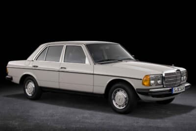 1976年、ニューコンパクト・メルセデス/W123の発表に伴いフルモデルチェンジされ、日本市場には240D、300Dを導入