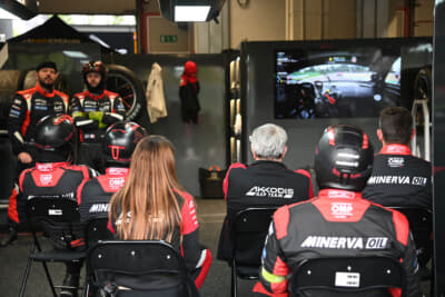 レクサス RC-Fのチームのピットの様子