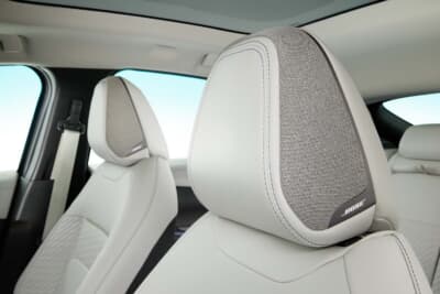 日産 リーフ：一部グレードでは、Bose Personal Plusプレミアムオーディオ（10スピーカー、前席ヘッドレスト内蔵スピーカー含む）を搭載
