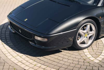 16万6750ユーロ（邦貨換算約2740万円）で落札されたフェラーリ「F355」（C）Courtesy of RM Sotheby's