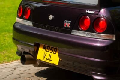 4万1340ポンド（邦貨換算約800万円）で落札された日産「スカイラインGT-R（BCNR33）」（C）Bonhams