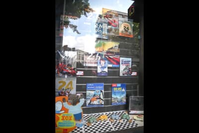 本屋さんはル・マン24h関連書籍を特集したディスプレイ