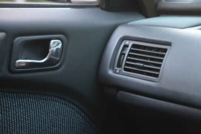 1万5000ポンド〜1万8000ポンド（邦貨換算約約296万円～355万円）で現在も販売中の「ギャランVR-4」（C）Bonhams