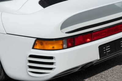 129万8750ユーロ（邦貨換算約2億1000万円）で落札されたポルシェ「959スピードスター」（C）Courtesy of RM Sotheby's