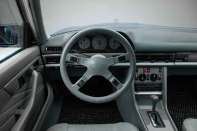 メルセデス・ベンツ「500SEL 5.0 AMG ブルーベリー」（C）Courtesy of RM Sotheby's