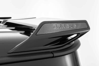 ブラバス XL 800：ブラバス製カーボンリアスポイラー