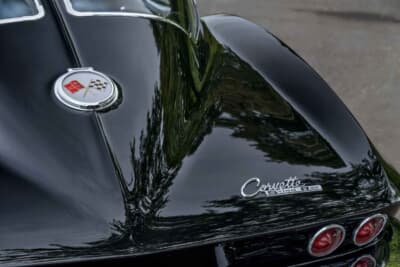 13万7500ドル（邦貨換算約1990万円）で落札されたシボレー「コルベット C2スプリットウインドウ」（C）Courtesy of RM Sotheby's