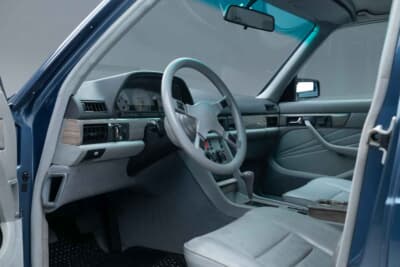 メルセデス・ベンツ「500SEL 5.0 AMG ブルーベリー」（C）Courtesy of RM Sotheby's