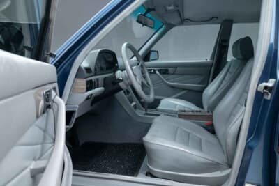 メルセデス・ベンツ「500SEL 5.0 AMG ブルーベリー」（C）Courtesy of RM Sotheby's