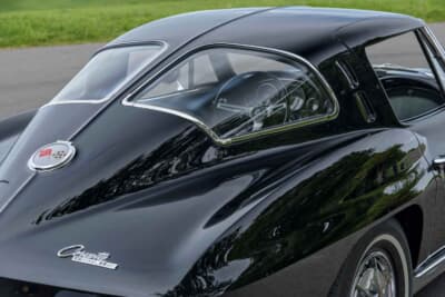 13万7500ドル（邦貨換算約1990万円）で落札されたシボレー「コルベット C2スプリットウインドウ」（C）Courtesy of RM Sotheby's