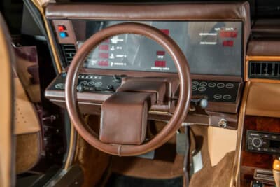 価格応談にて継続販売のアストンマーティン「ラゴンダ」（C）Courtesy of RM Sotheby's