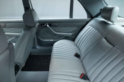 メルセデス・ベンツ「500SEL 5.0 AMG ブルーベリー」（C）Courtesy of RM Sotheby's