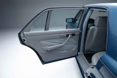 メルセデス・ベンツ「500SEL 5.0 AMG ブルーベリー」（C）Courtesy of RM Sotheby's