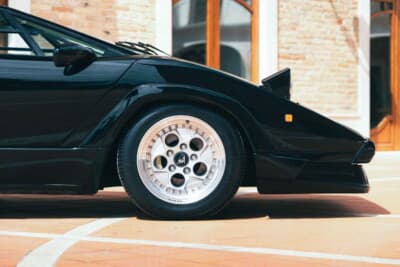 113万ユーロ（邦貨換算約1憶8500万円）で落札されたランボルギーニ「カウンタック25thアニバーサリー」（C）Courtesy of RM Sotheby's