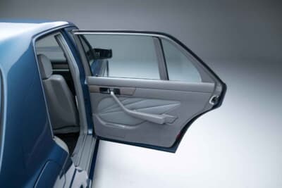 メルセデス・ベンツ「500SEL 5.0 AMG ブルーベリー」（C）Courtesy of RM Sotheby's