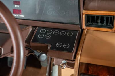 価格応談にて継続販売のアストンマーティン「ラゴンダ」（C）Courtesy of RM Sotheby's