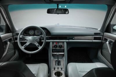 メルセデス・ベンツ「500SEL 5.0 AMG ブルーベリー」（C）Courtesy of RM Sotheby's