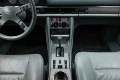 メルセデス・ベンツ「500SEL 5.0 AMG ブルーベリー」（C）Courtesy of RM Sotheby's