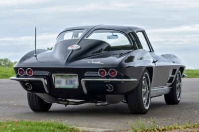 13万7500ドル（邦貨換算約1990万円）で落札されたシボレー「コルベット C2スプリットウインドウ」（C）Courtesy of RM Sotheby's