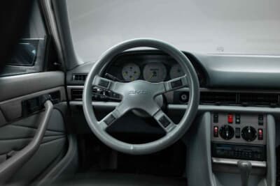 メルセデス・ベンツ「500SEL 5.0 AMG ブルーベリー」（C）Courtesy of RM Sotheby's