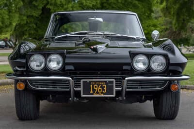 13万7500ドル（邦貨換算約1990万円）で落札されたシボレー「コルベット C2スプリットウインドウ」（C）Courtesy of RM Sotheby's