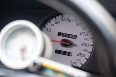 4万1340ポンド（邦貨換算約800万円）で落札された日産「スカイラインGT-R（BCNR33）」（C）Bonhams