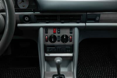 メルセデス・ベンツ「500SEL 5.0 AMG ブルーベリー」（C）Courtesy of RM Sotheby's