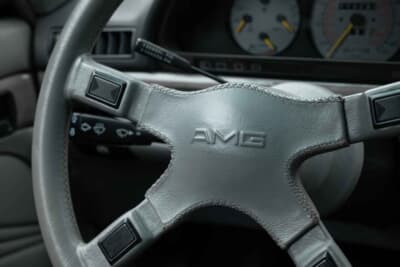 メルセデス・ベンツ「500SEL 5.0 AMG ブルーベリー」（C）Courtesy of RM Sotheby's