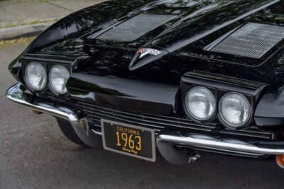 13万7500ドル（邦貨換算約1990万円）で落札されたシボレー「コルベット C2スプリットウインドウ」（C）Courtesy of RM Sotheby's