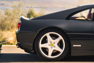 16万6750ユーロ（邦貨換算約2740万円）で落札されたフェラーリ「F355」（C）Courtesy of RM Sotheby's