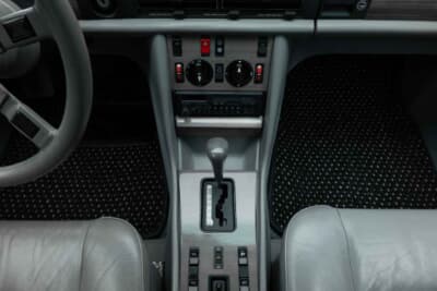 メルセデス・ベンツ「500SEL 5.0 AMG ブルーベリー」（C）Courtesy of RM Sotheby's