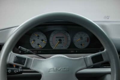 メルセデス・ベンツ「500SEL 5.0 AMG ブルーベリー」（C）Courtesy of RM Sotheby's