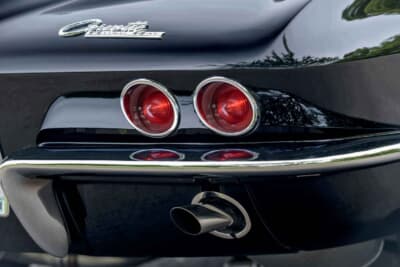 13万7500ドル（邦貨換算約1990万円）で落札されたシボレー「コルベット C2スプリットウインドウ」（C）Courtesy of RM Sotheby's