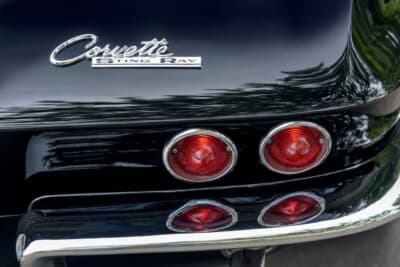 13万7500ドル（邦貨換算約1990万円）で落札されたシボレー「コルベット C2スプリットウインドウ」（C）Courtesy of RM Sotheby's