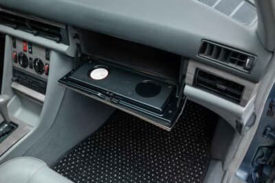 メルセデス・ベンツ「500SEL 5.0 AMG ブルーベリー」（C）Courtesy of RM Sotheby's