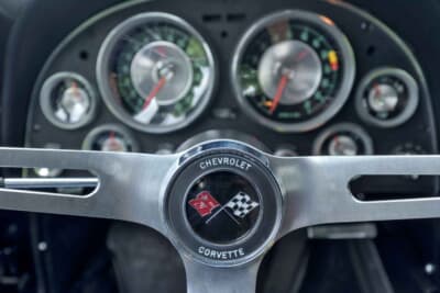 13万7500ドル（邦貨換算約1990万円）で落札されたシボレー「コルベット C2スプリットウインドウ」（C）Courtesy of RM Sotheby's