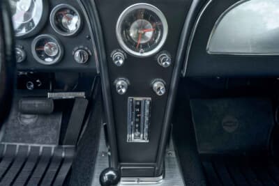 13万7500ドル（邦貨換算約1990万円）で落札されたシボレー「コルベット C2スプリットウインドウ」（C）Courtesy of RM Sotheby's